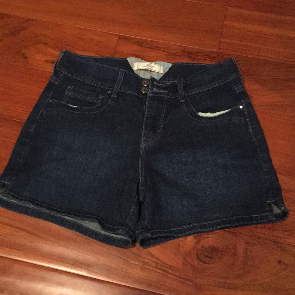 🌟 LAST CHANCE SALE 🌟 Levi shorts, Size 4